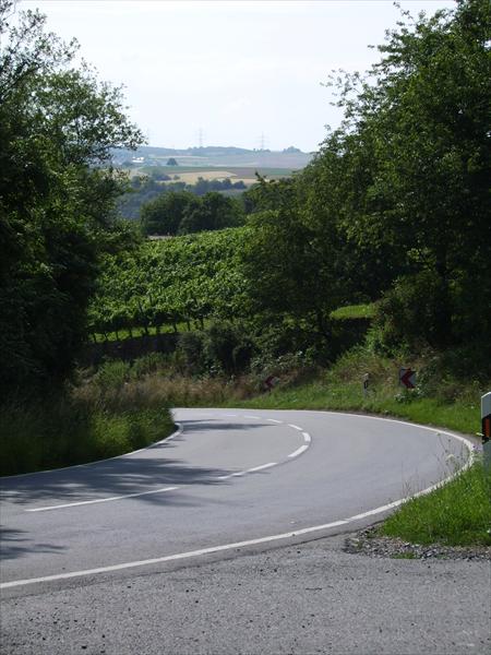 Ein steiler Weg hinab ins Strudelbachtal …